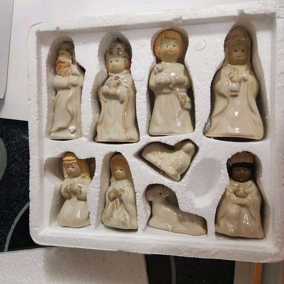 Kirkland's Potter's Garden Christmas 10 Piece Nativity Scene - Picture 15 of 16